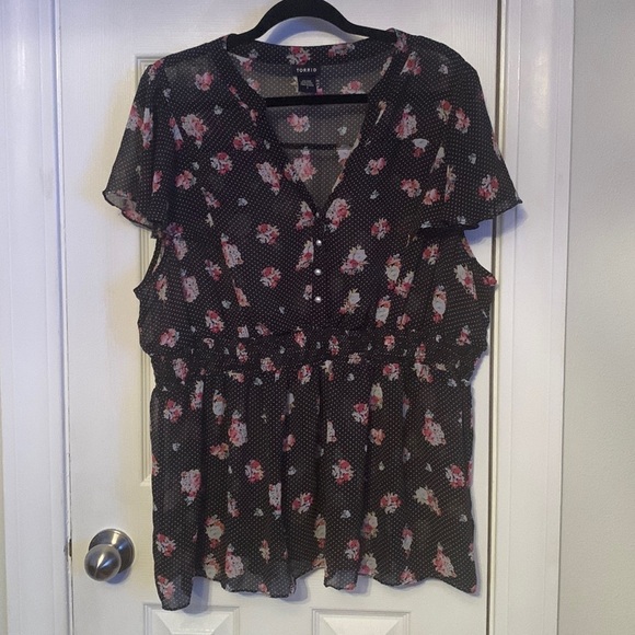 torrid Blouse, Pink Floral pattern with Dots Size 3 #612 - Picture 1 of 7